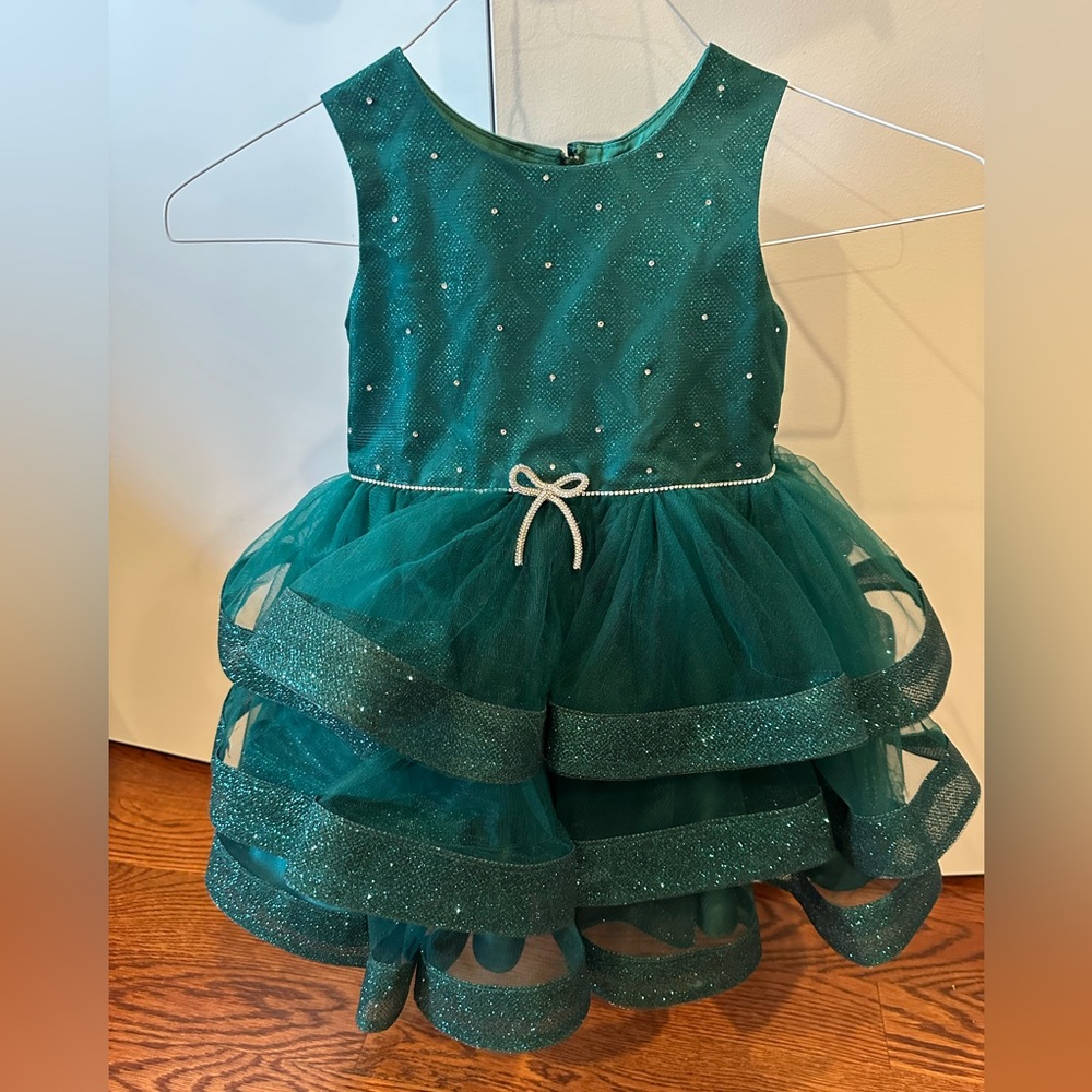 Girl sleeveless rhinestone ruffle emerald green dress size 4